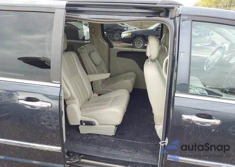 2013 Chrysler Town & Country Touring-L z USA, uszkodzony, nr VIN 2C4RC1CG8DR684708